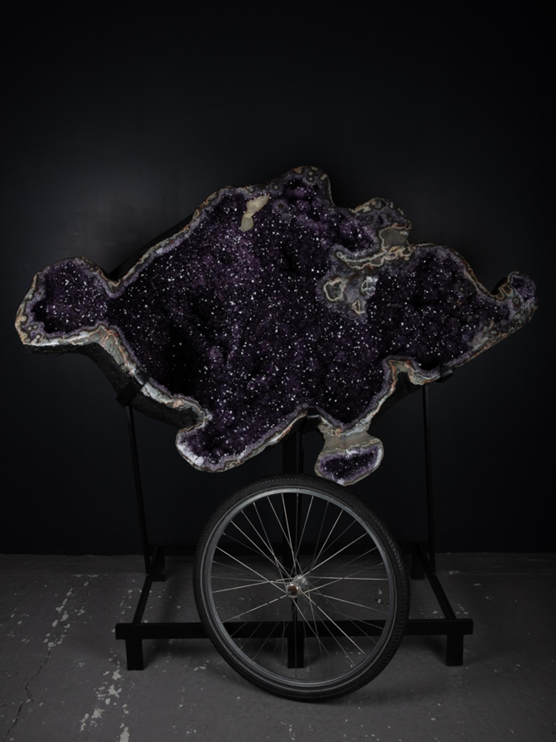 XL Amethyst 'fish' on metal base - 381e833b b032 4bbd 84c1 34590d3bd1a7 - A0008