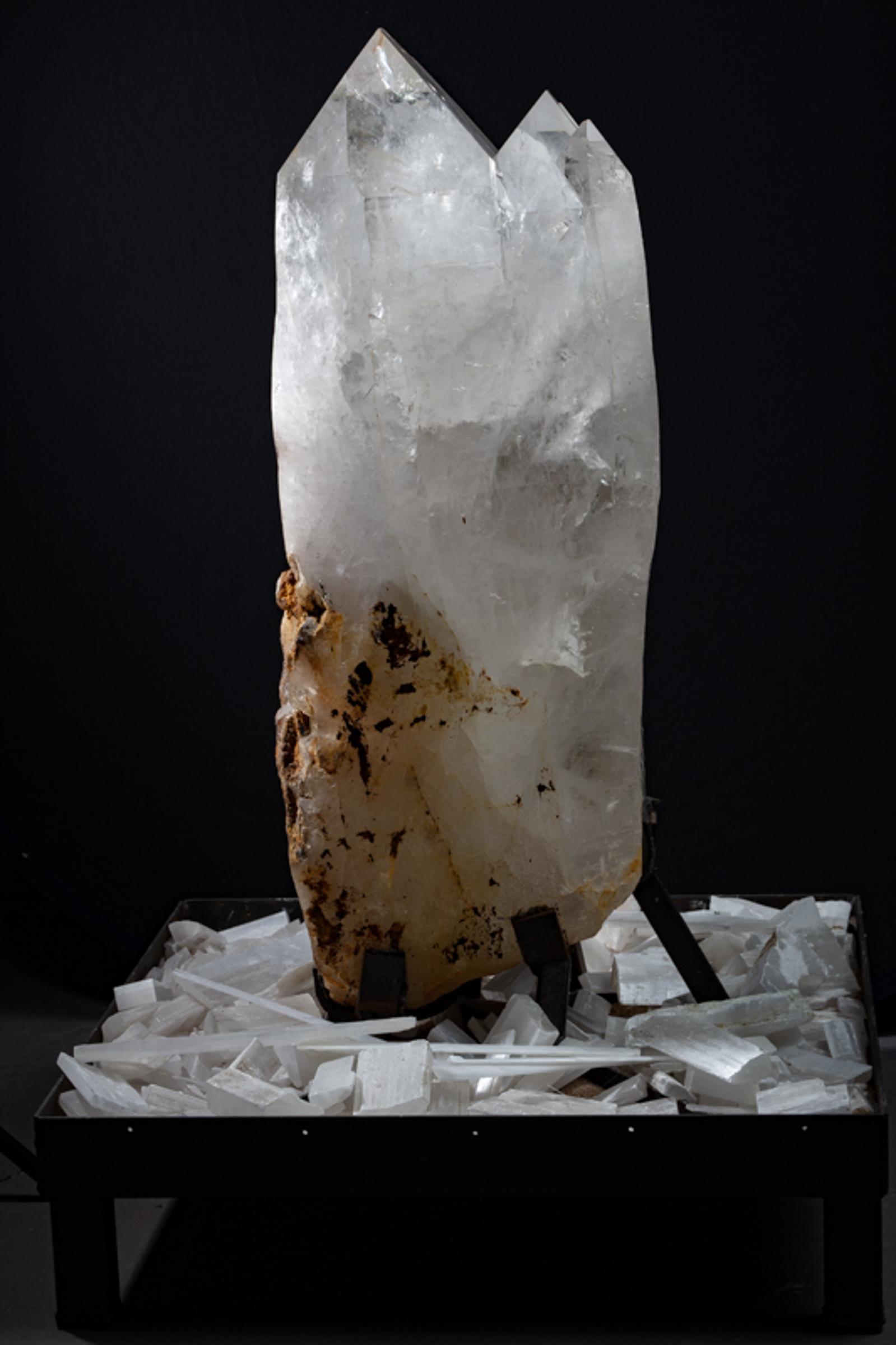 Huge crystal on custom made metal base - St1c0049 13 - C0049