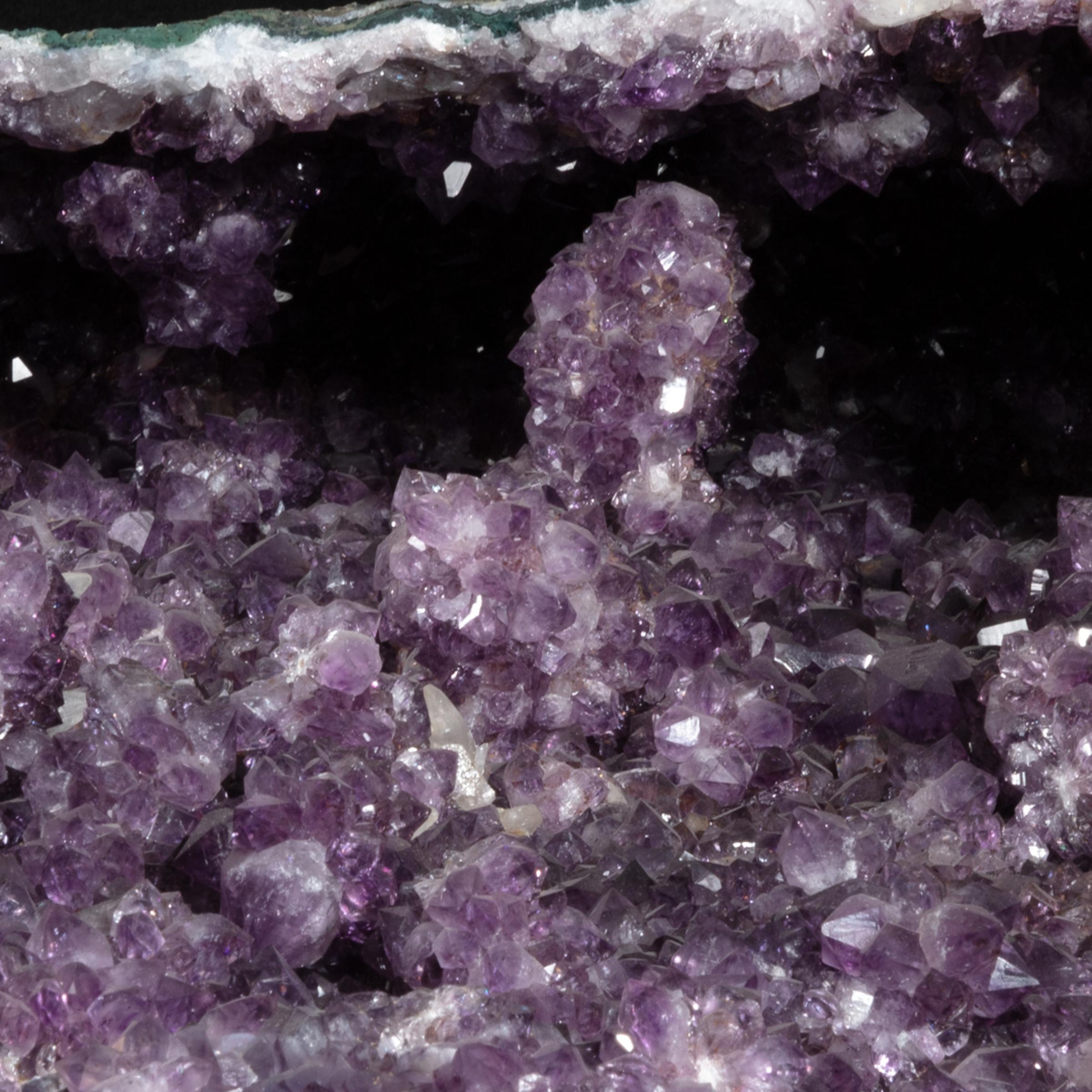 Amethyst geode with calcite - St1gallerya0177 3 - A0177
