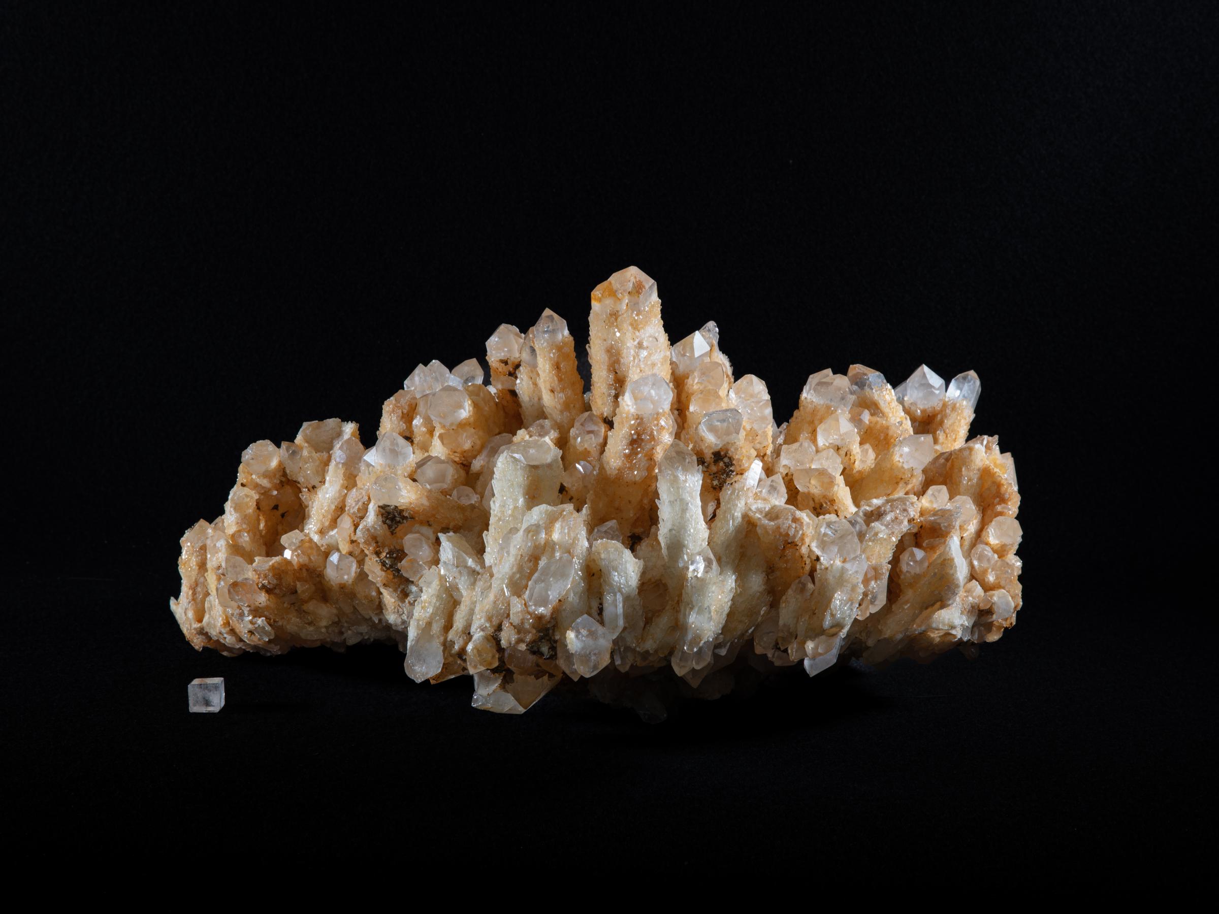 Special fomration septer quartz cluster - St1galleryc0110 9700 - C0110
