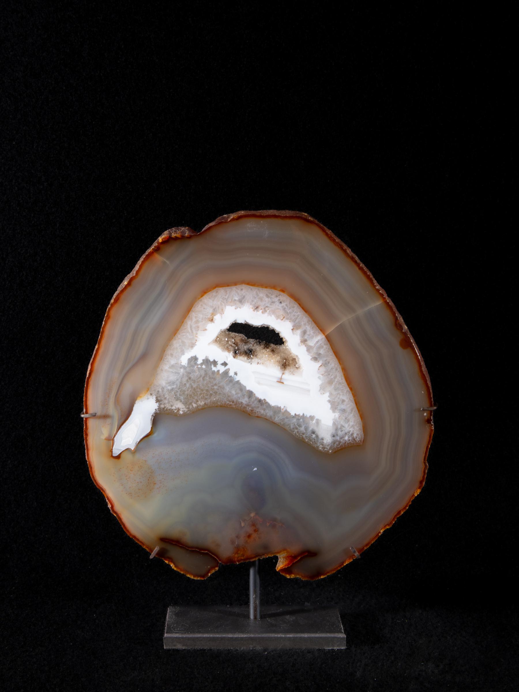 Agate slice on metal base - St1galleryv0473 0290 - V0473