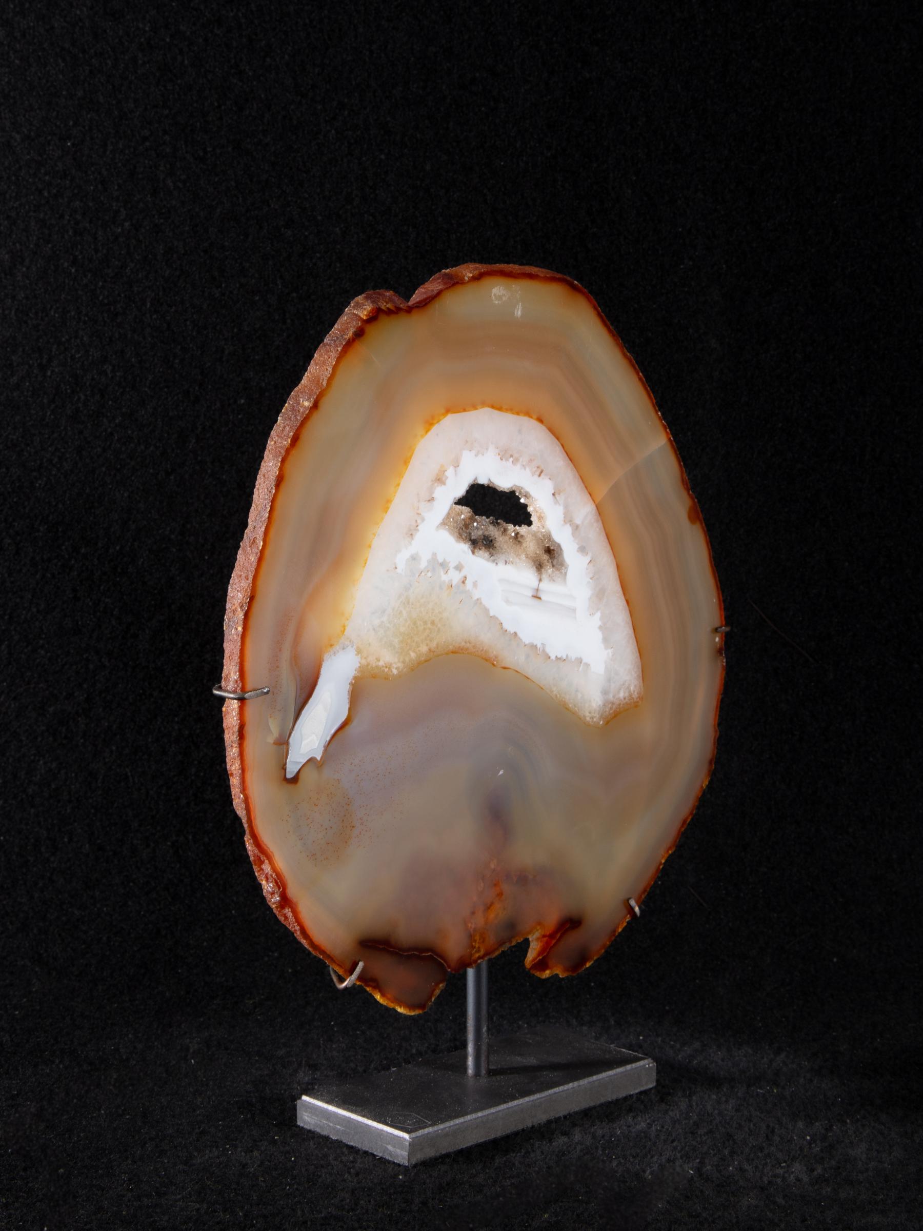 Agate slice on metal base - St1galleryv0473 0291 - V0473