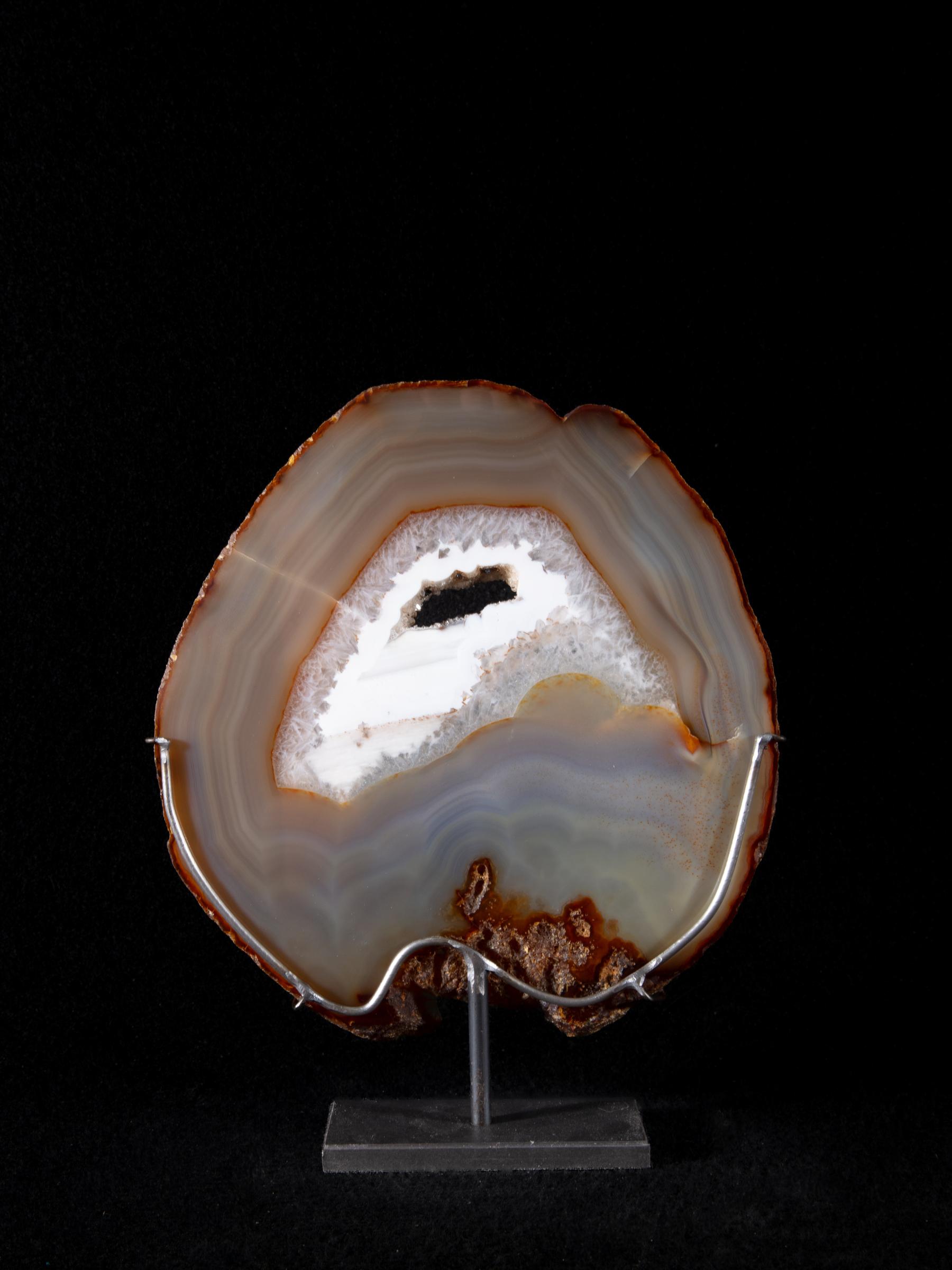 Agate slice on metal base - St1galleryv0473 0293 - V0473