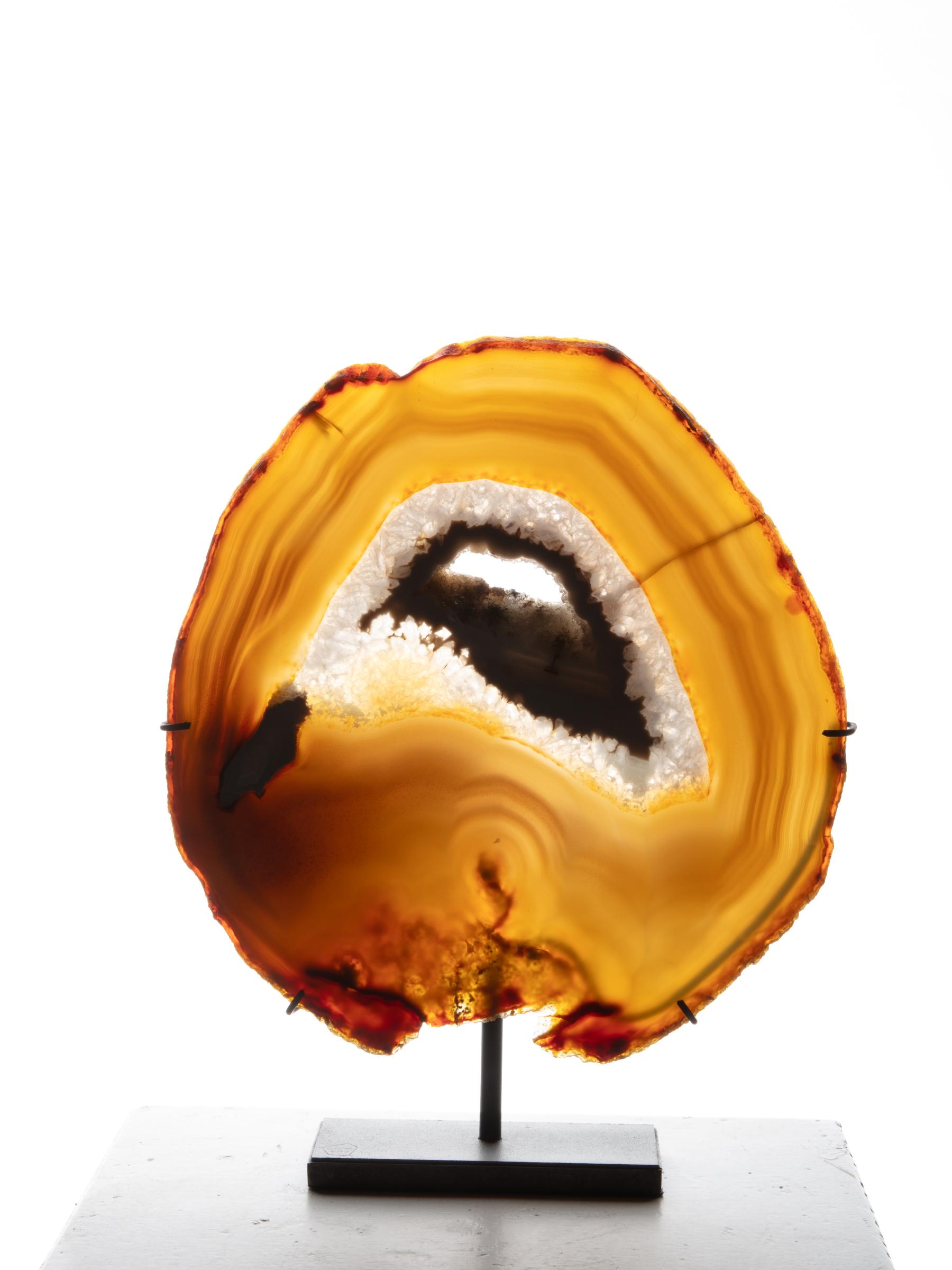 Agate slice on metal base - St1galleryv0473 0321 - V0473