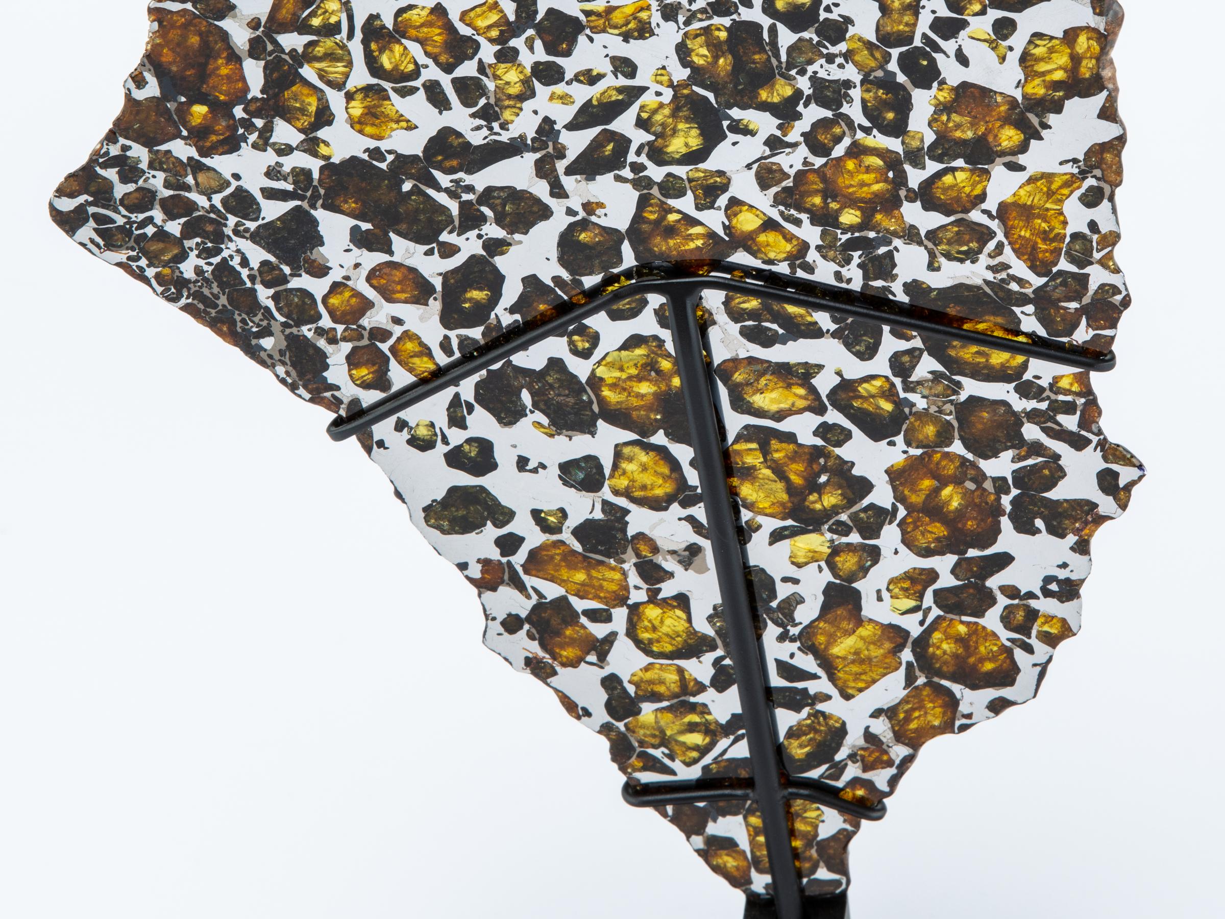 Pallasite on metal base - St1m0031 7 - M0031