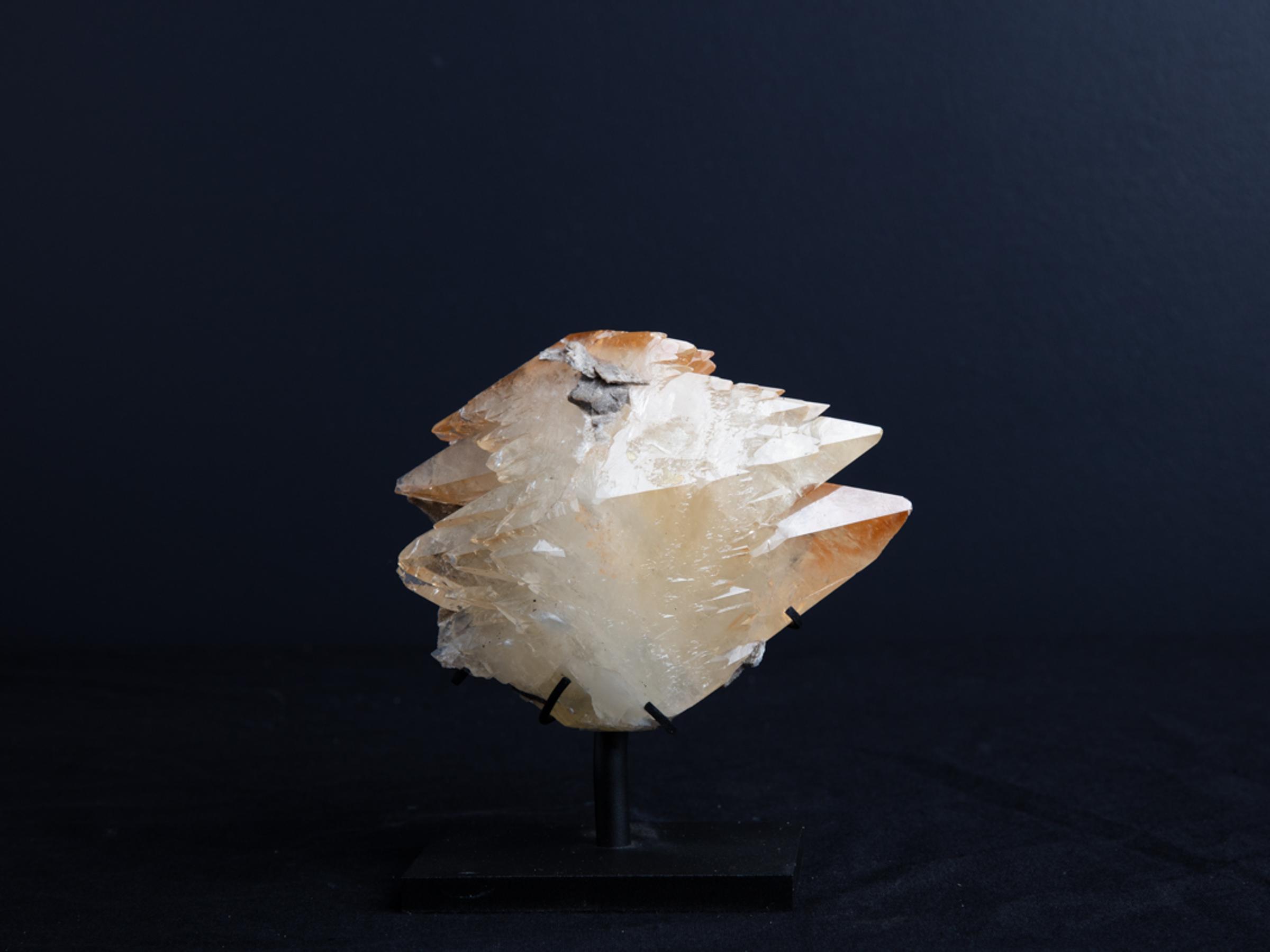 Calcite doubly terminated on metal base - St1v0215 2 - V0215