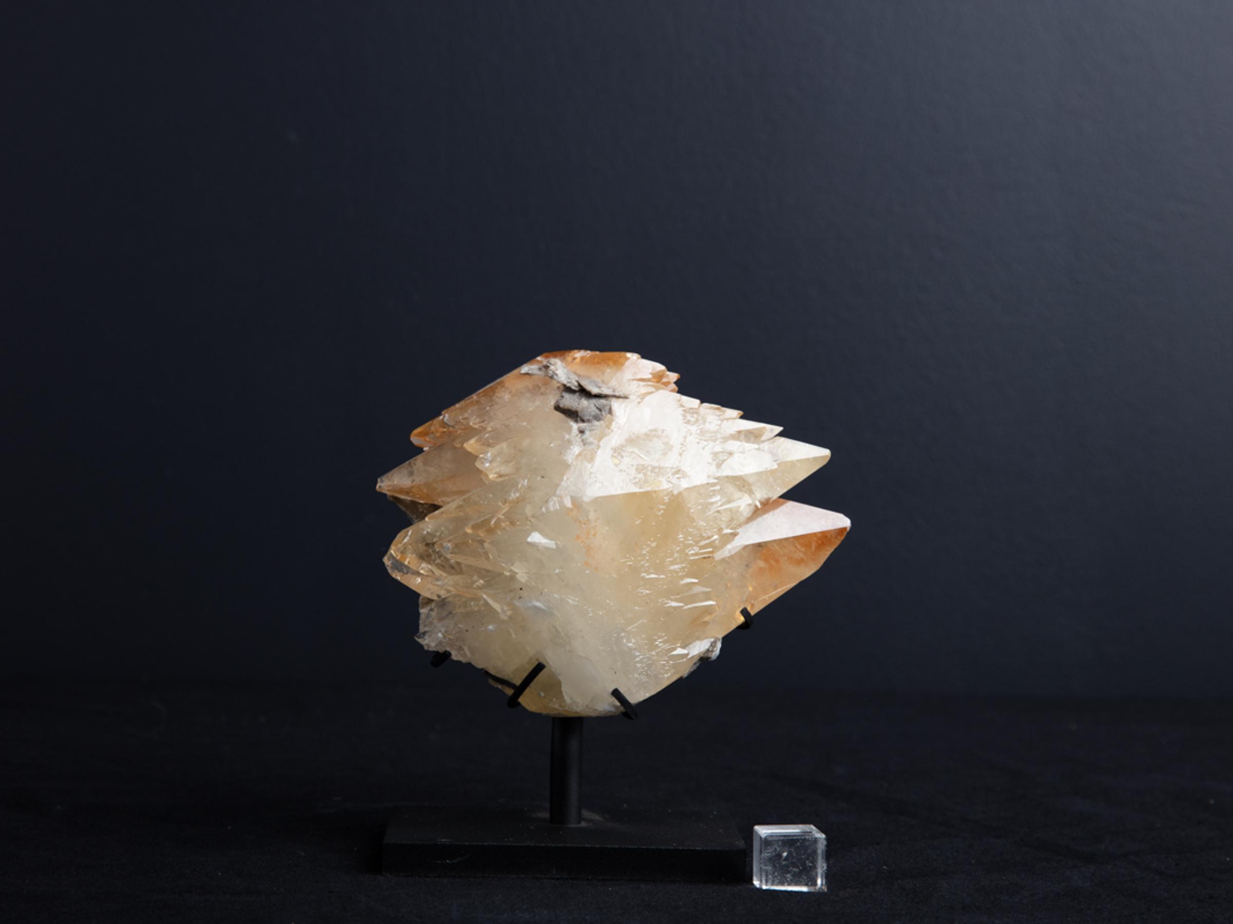 Calcite doubly terminated on metal base - St1v0215 - V0215