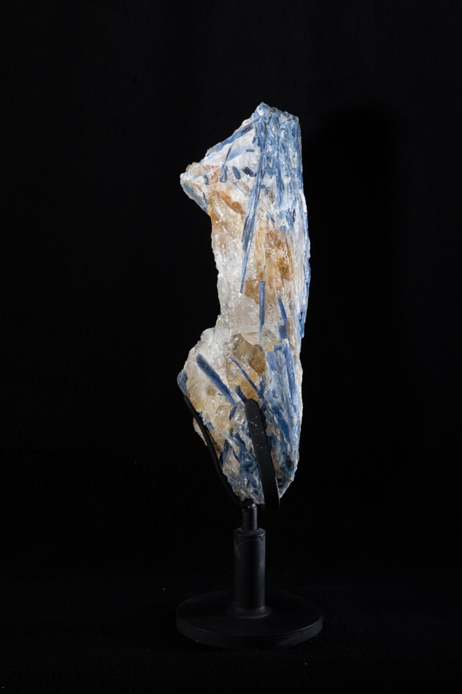 Kyanite in quartz matrix on rotating metal base - St1v0292 7564 - V0292