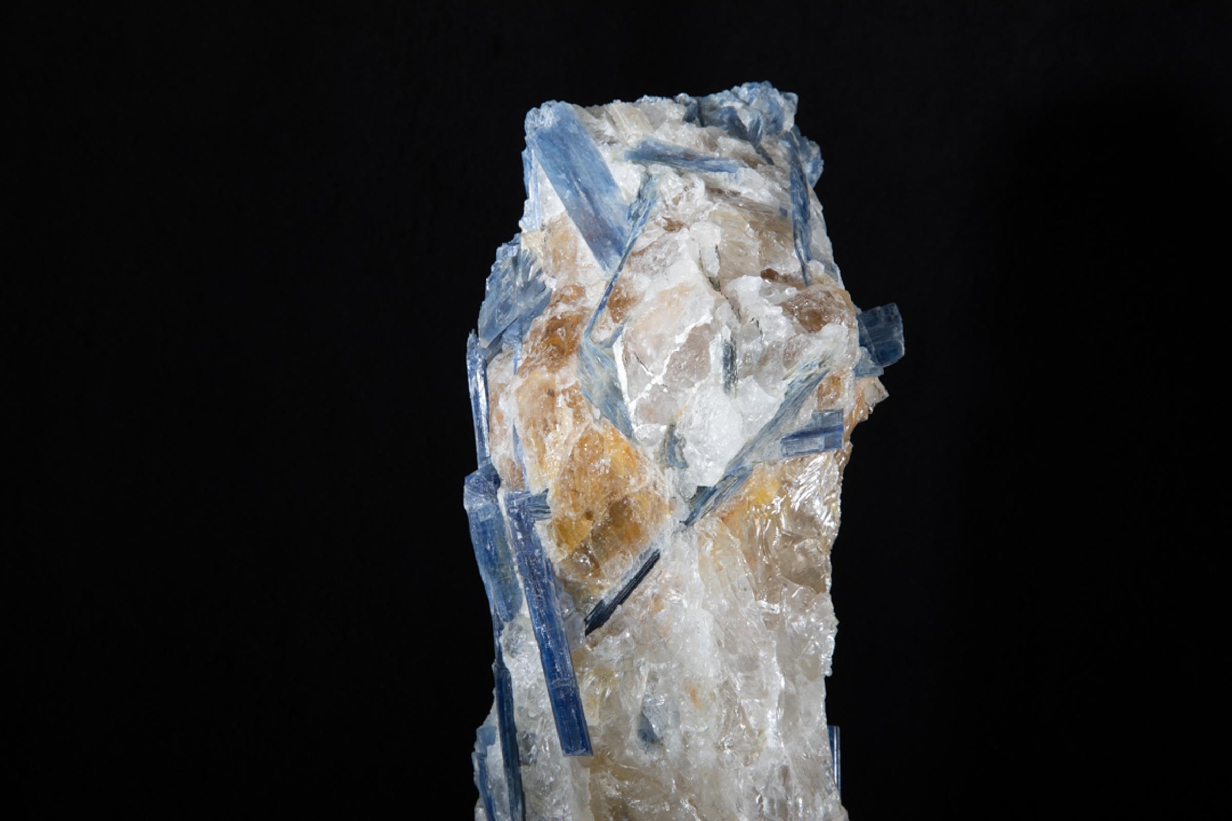 Kyanite in quartz matrix on rotating metal base - St1v0292 7569 - V0292