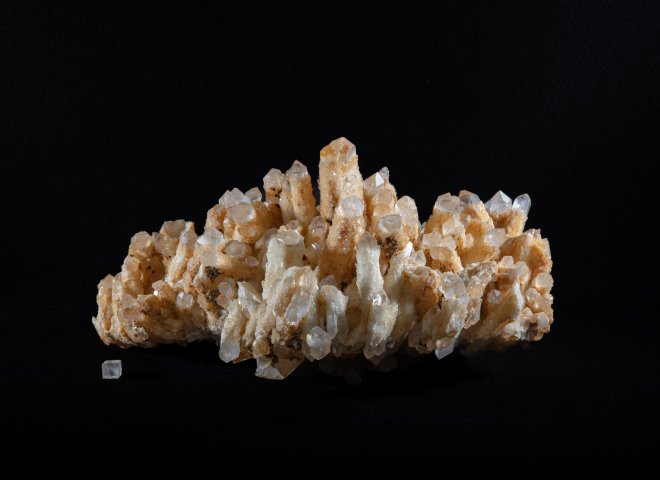 Special fomration septer quartz cluster - St1galleryc0110 9700 - C0110