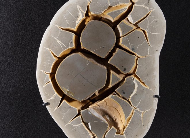Septarian on metal base - St1galleryv0467 0251 - V0467