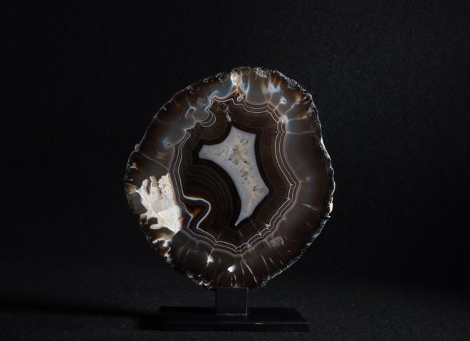 Agate slice on metal base - Stonegalleryv0404 2 - V0404